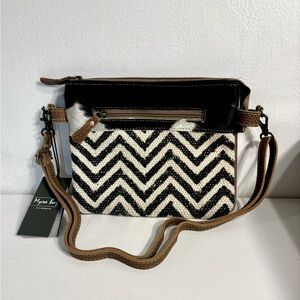 Myra Staggering Crossbody Bag